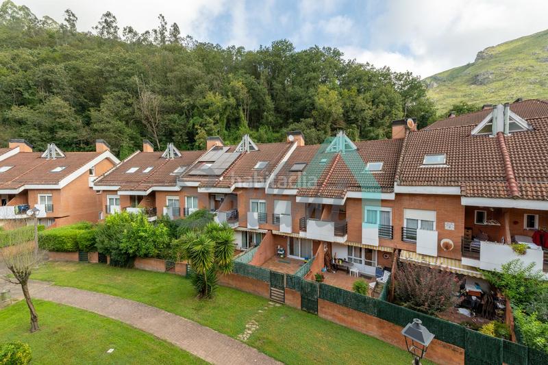 Foto 0072a50d-c8e1-461a-b69d-d11a1bc48c03. Dúplex amb calefacció aparcament a Morcín