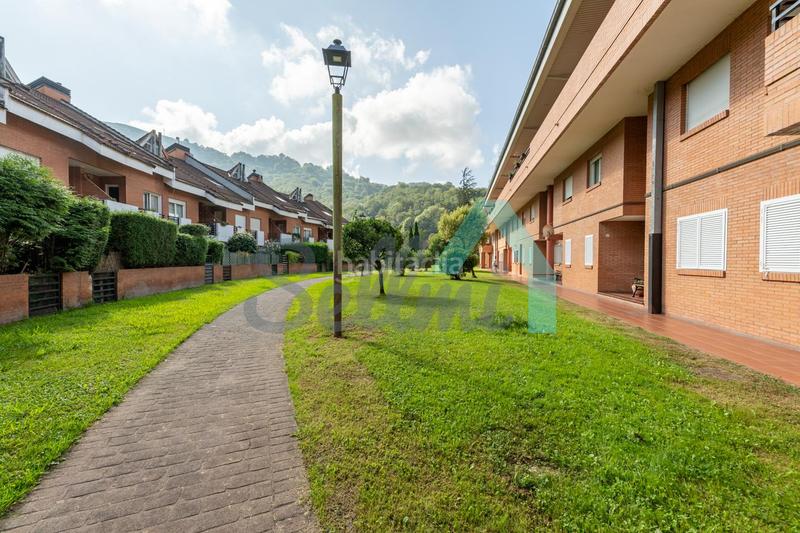 Foto 197b9a24-0f7b-43c3-875e-47b8f8f50486. Zweistöckige wohnung mit heizung parking in Morcín