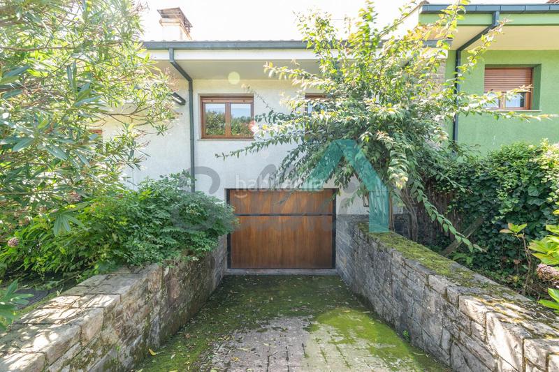 Foto 4f2f073d-5269-4b4c-8530-279cb425f024. Casa aparellada amb calefacció aparcament a Llanes pueblo Llanes