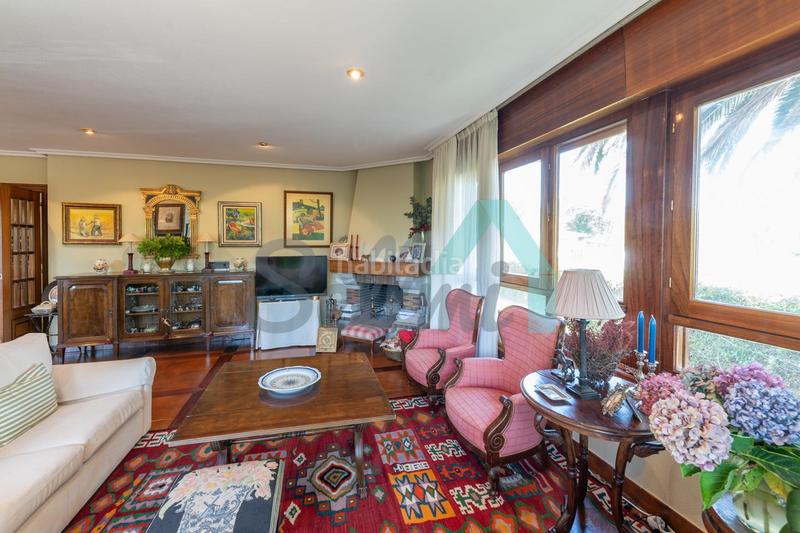 Foto 5c132b61-4677-48a9-a56f-ff982f950e76. Casa aparellada amb calefacció aparcament a Llanes pueblo Llanes