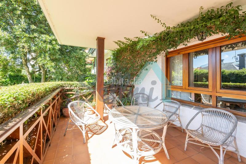 Foto f269069d-d241-4fc2-8dd1-1a9b3133874f. Casa aparellada amb calefacció aparcament a Llanes pueblo Llanes