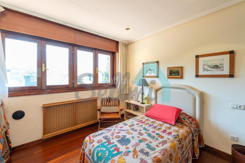 Foto 15592771-ffe7-4459-97ef-b9b7d9291428. Casa pareada en Llanes pueblo Llanes