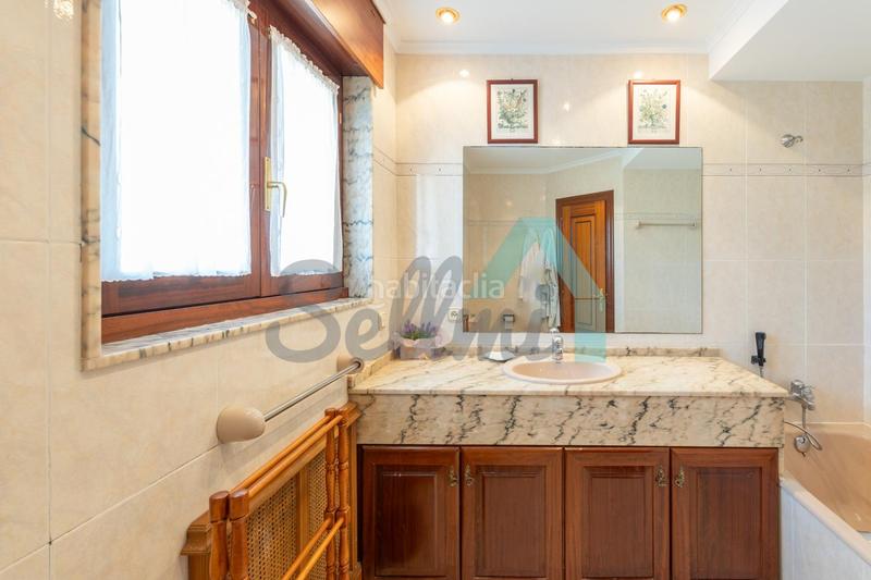 Foto 3ccfc5a9-0a8e-42c7-891e-578c895f3e91. Casa pareada en Llanes pueblo Llanes