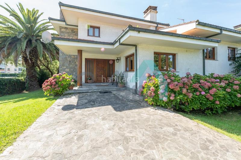 Foto 49078648-2b19-42de-8d27-b24be3e8ef9a. Casa pareada en Llanes pueblo Llanes