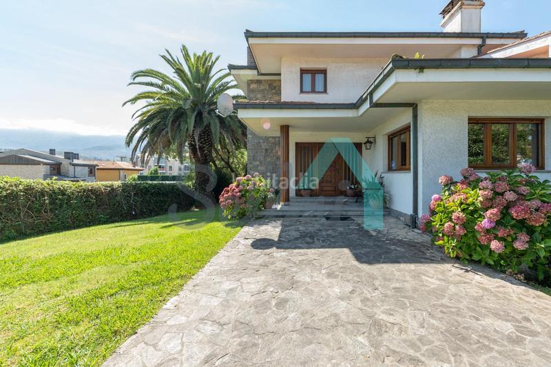 Foto 7f26fe5a-2b3a-4a3a-af29-4e581be2e7fd. Casa pareada en Llanes pueblo Llanes