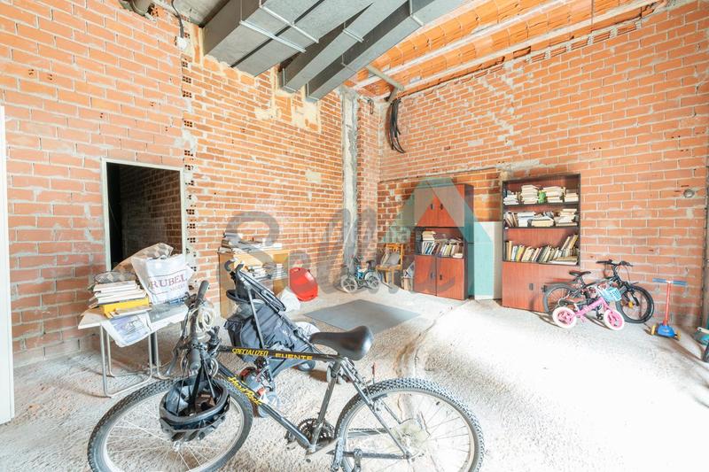 Foto d1a7fcfc-0705-4db2-aaac-c46991715c4d. Rent business premise in Milán - Pumarín Oviedo