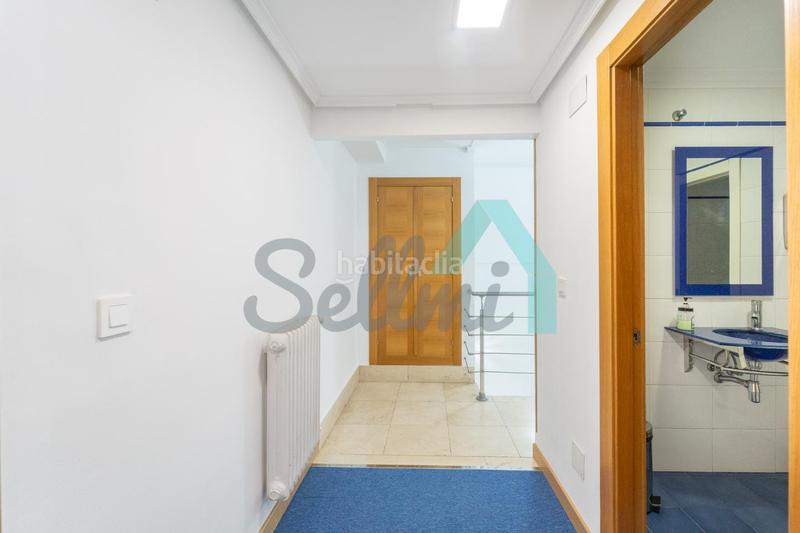 Foto 56db230a-4fff-4537-b063-61fca479a1f2. Rent business premise in Salesas - Foncalada - Campoamor Oviedo