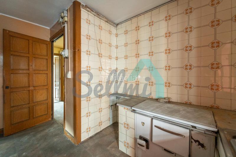 Foto a0014d94-fc47-455e-b196-d1a756ff286a. Edifici a Sama Langreo