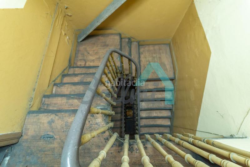 Foto e3c8b39d-dc3d-4b9a-bf5b-d15416de3f51. Edifici a Sama Langreo