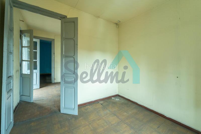 Foto ec4fc8c8-bf42-41e7-b51a-fdd2990d7cf9. Edifici a Sama Langreo