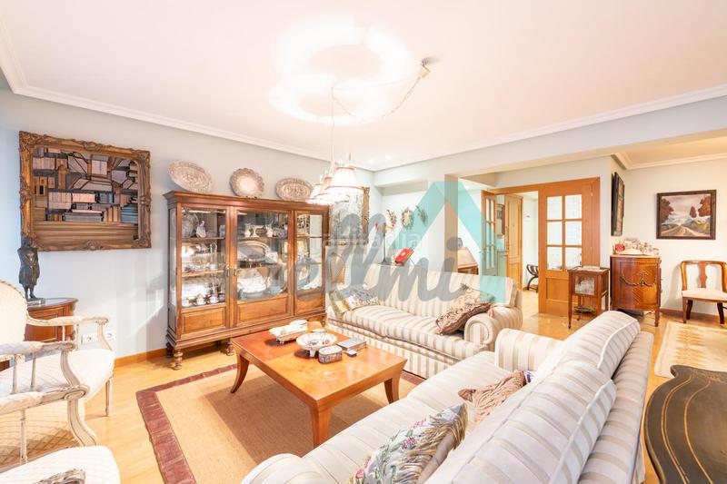 Foto c61bb35d-c256-4ed8-8ffd-f04117f21654. Appartamento con parcheggio in Parque San Francisco - Uría Oviedo