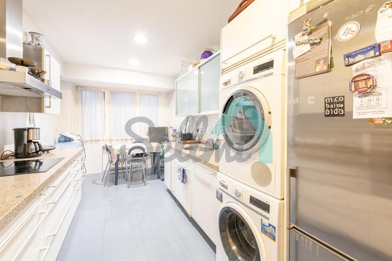 Foto b916fba9-5512-4793-b828-d1f1f66da3fd. Etagenwohnung mit parking in Parque San Francisco - Uría Oviedo