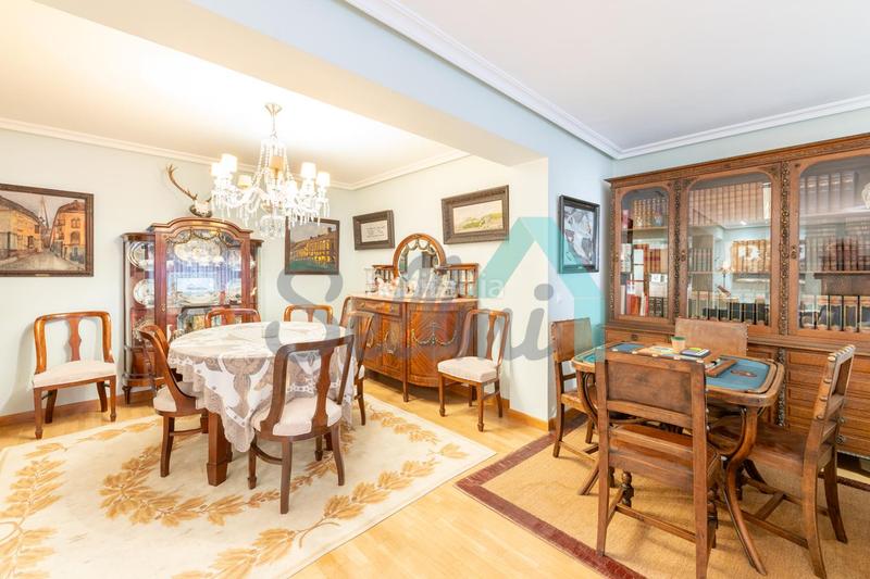 Foto a76467ed-e725-4f5a-a536-5d2230272118. Flat with parking in Parque San Francisco - Uría Oviedo