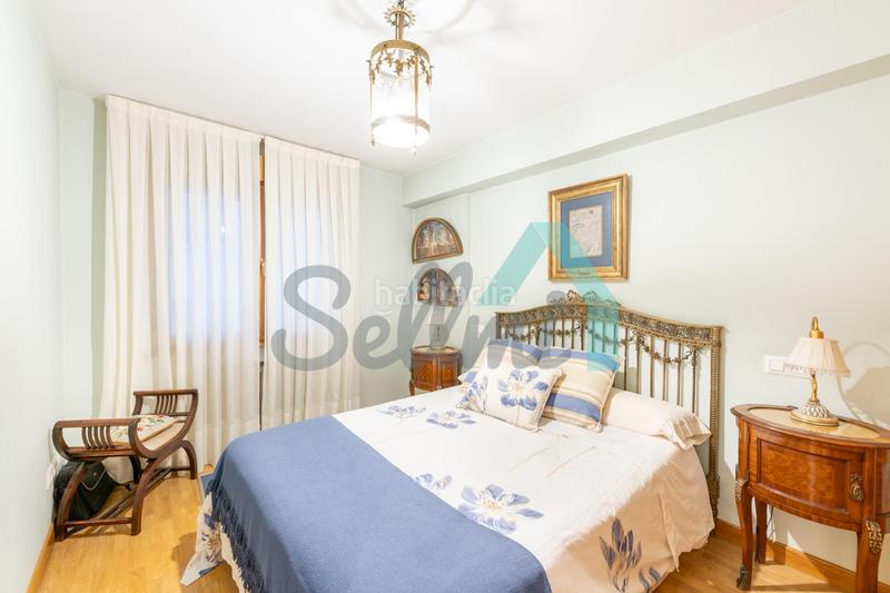 Foto dd1cfbbb-c006-4699-825a-a18cd39b3be5. Flat with parking in Parque San Francisco - Uría Oviedo