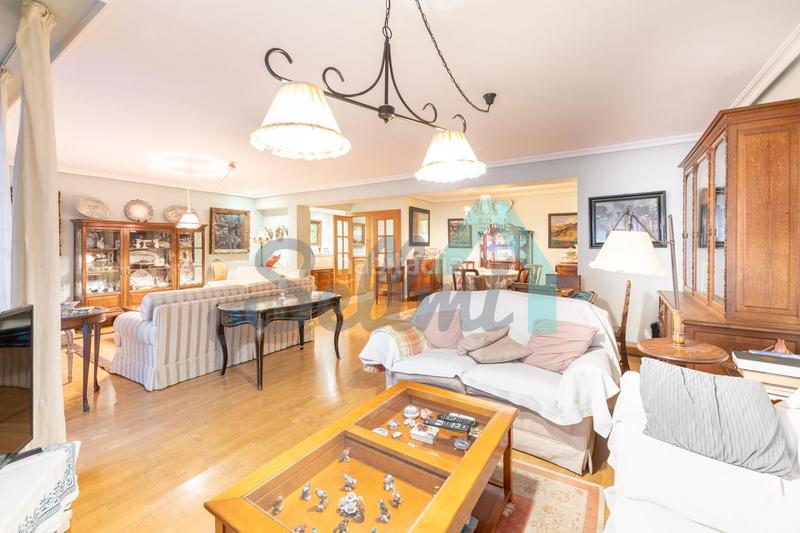 Foto f96ab94b-ffc8-47da-bf9d-f6d95295ef84. Piso en Parque San Francisco - Uría Oviedo