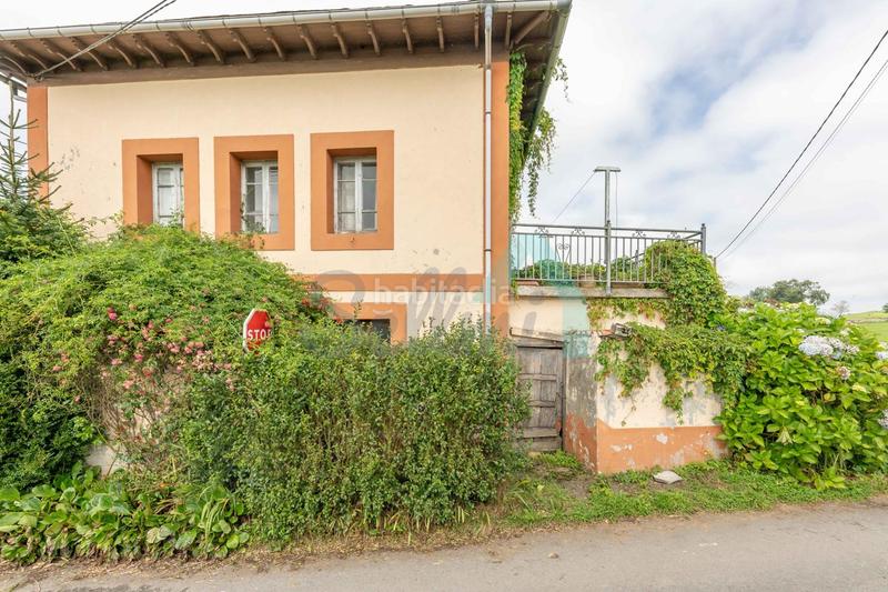 Foto a17f5230-4bc4-42de-85fb-aeea831e32e7. Casa con parcheggio in Salas