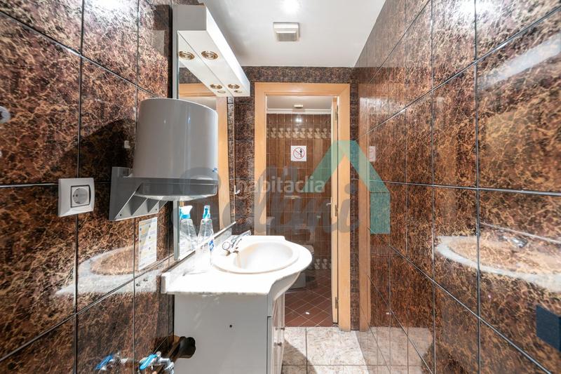 Foto 584ade85-3024-4d0a-8ff5-8971dd264cd3. Rent business premise in Plaza de América Oviedo