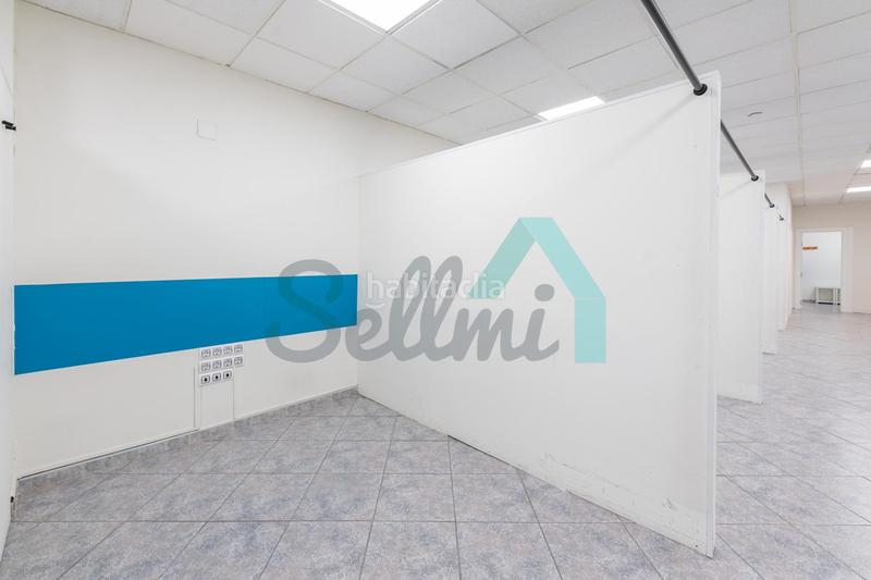 Foto daf45eb8-f505-4705-946e-02959f9b8470. Lloguer local comercial a Plaza de América Oviedo