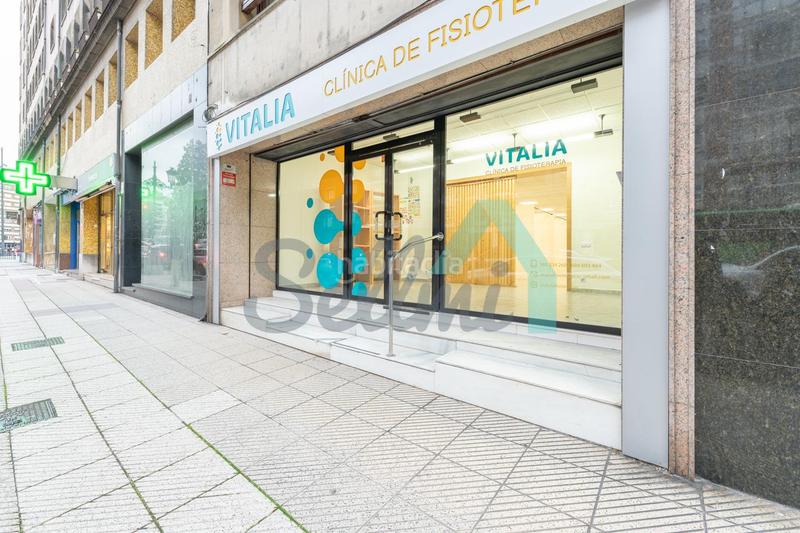 Foto f21cb007-ffe9-4c28-8d10-5e1217c1c6c7. Location local commercial dans Plaza de América Oviedo