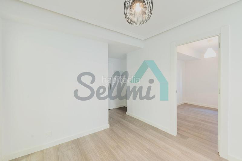 Foto acfabd22-d728-4749-84f0-9b1bfdb8d0b0. Etagenwohnung mit heizung in Milán - Pumarín Oviedo