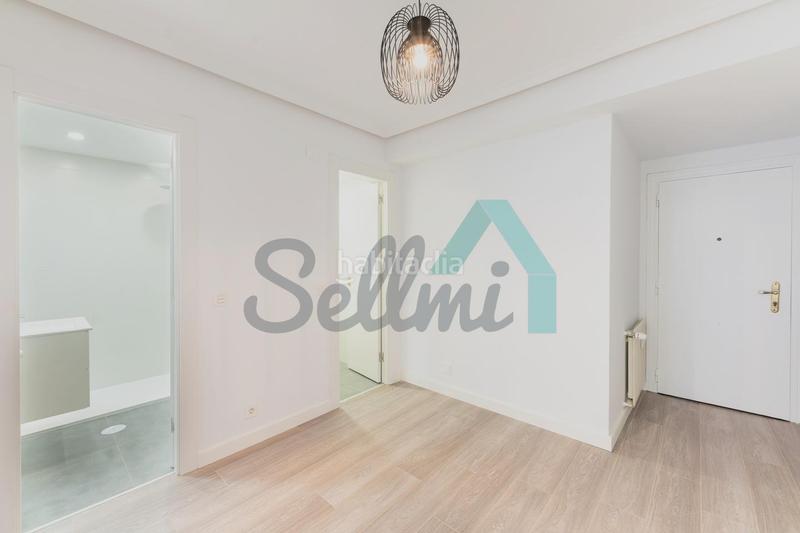 Foto bffd21c7-4a8b-4383-96f1-d8ece15c328e. Etagenwohnung mit heizung in Milán - Pumarín Oviedo