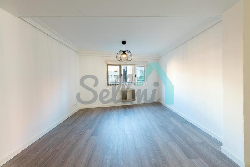 Foto ea7ac3b6-77bc-4acf-a887-6dd8d1bed257. Etagenwohnung mit heizung in Milán - Pumarín Oviedo