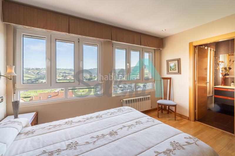 Foto 57a3568d-3431-4372-a9dc-474c3eb7633c. Casa aparellada amb calefacció piscina a Santa María del Mar - El Puerto Castrillón