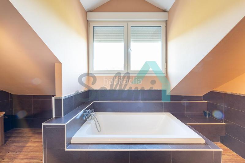 Foto a34dfa65-f21c-469a-8fd8-84b1a399ba0c. Casa aparellada amb calefacció piscina a Santa María del Mar - El Puerto Castrillón