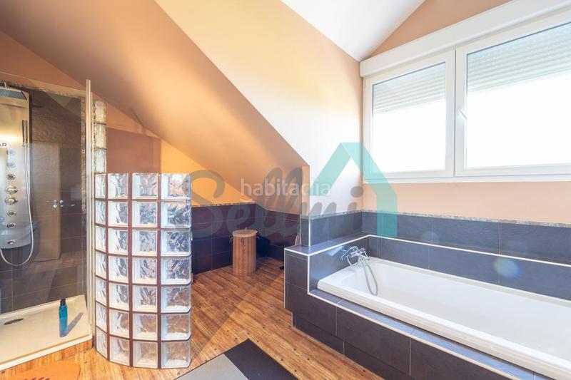 Foto c9a18574-80a1-47f7-9880-1b23437a2ec9. Casa aparellada amb calefacció piscina a Santa María del Mar - El Puerto Castrillón