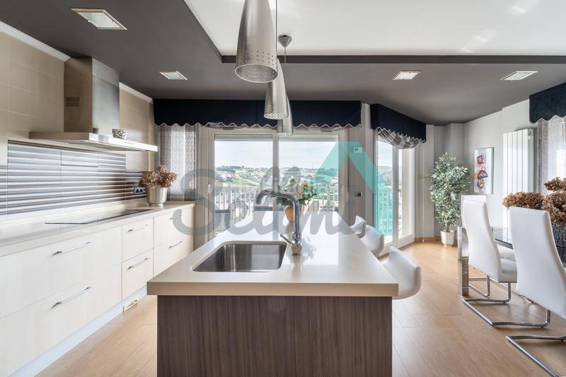 Foto d813899e-c8ff-4830-bbe4-c6385f2bf510. Casa aparellada amb calefacció piscina a Santa María del Mar - El Puerto Castrillón