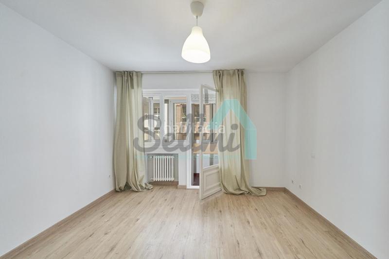 Foto de74fe30-3cdc-4b90-a2cc-b80eecfbf9a4. Location appartement avec chauffage dans Centro Avilés