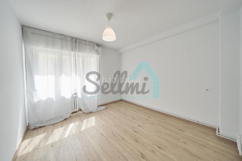 Foto b2ac1607-0044-486f-9532-8939e4a8f2f5. Rent flat with heating in Centro Avilés