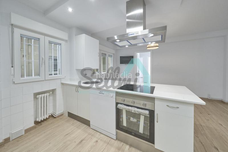 Foto ed2efb88-70f3-4fd8-894d-8156df1f4140. Rent flat with heating in Centro Avilés