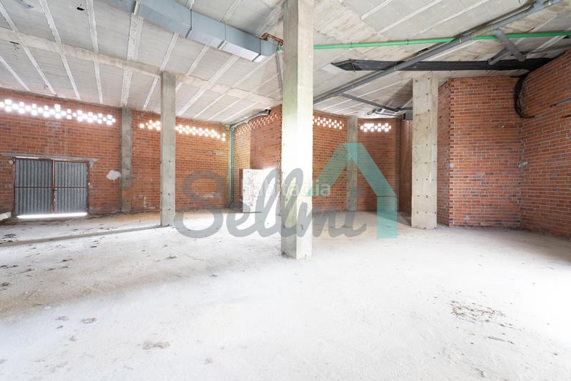 Foto d31356eb-2364-4ede-b562-d44ef1c4ccc2. Alquiler local comercial en La Florida Oviedo
