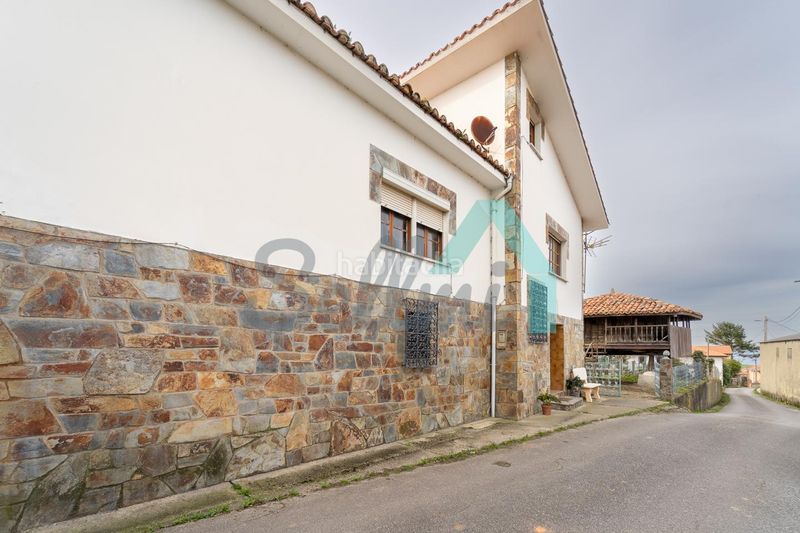 Foto 2d4119cf-9276-4492-bfc9-fbf57c2935b7. Casa amb aparcament a Cudillero