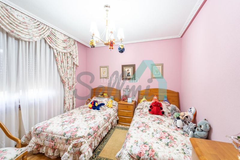 Foto 0b65facd-6a0d-4f91-bcd0-af4002f103fd. Casa amb calefacció aparcament a Viella-Granda-Meres Siero
