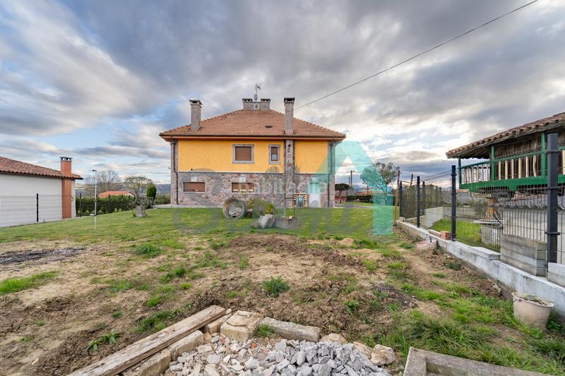 Foto 0f1219a2-e685-4ba2-8619-b0b1e14a103e. Casa amb calefacció aparcament a Viella-Granda-Meres Siero
