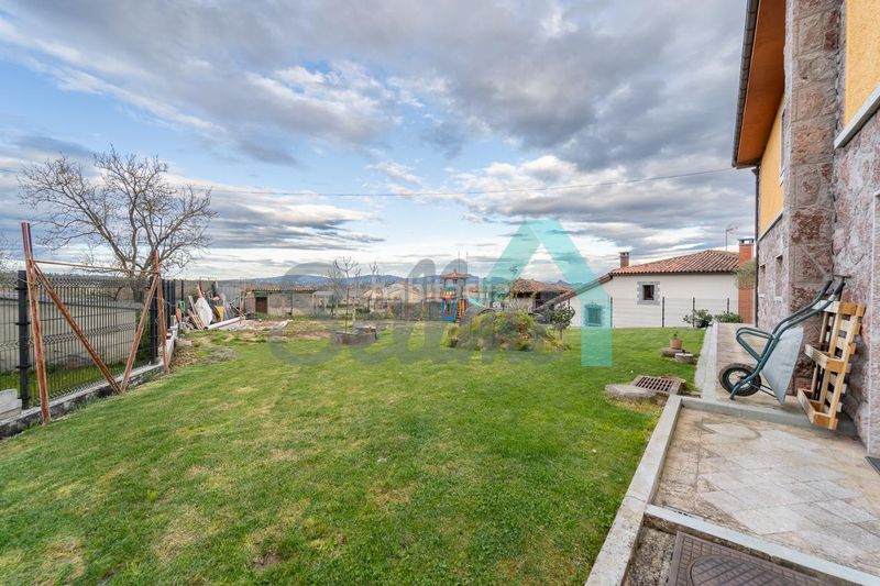 Foto 4c2f3f6b-f488-40d7-8592-3f4a8add7d5c. Casa amb calefacció aparcament a Viella-Granda-Meres Siero