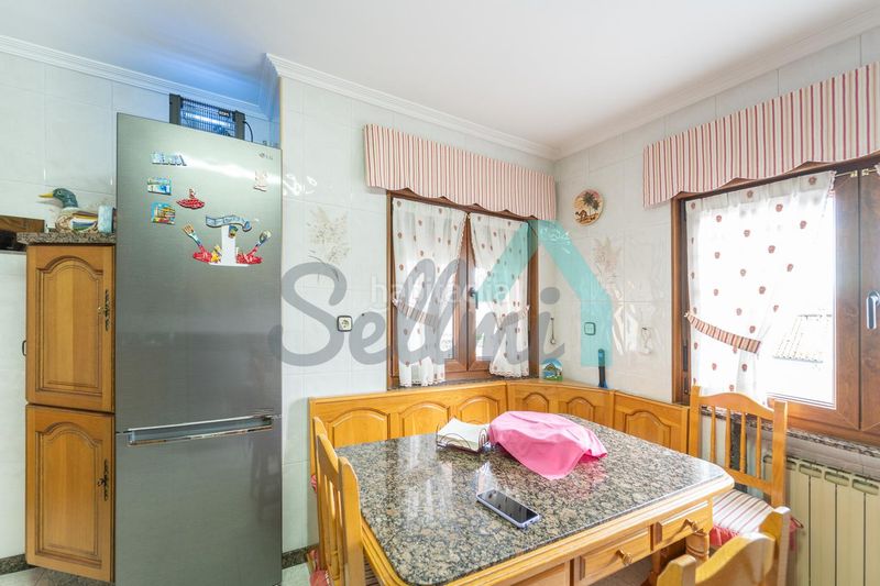Foto 4eb8bf93-00e7-4527-9c78-4e7b59660352. Casa amb calefacció aparcament a Viella-Granda-Meres Siero