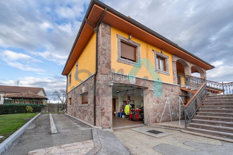 Foto 5d00e95a-3415-48d3-bd54-2eb6d2de4e1e. Casa amb calefacció aparcament a Viella-Granda-Meres Siero