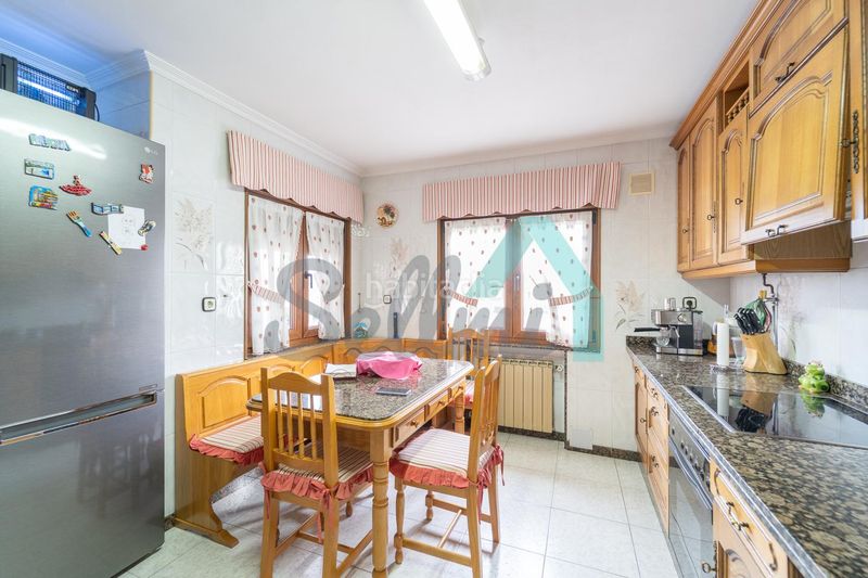 Foto 60aeaebf-d361-4d07-b1fa-47f0056920e5. Casa amb calefacció aparcament a Viella-Granda-Meres Siero