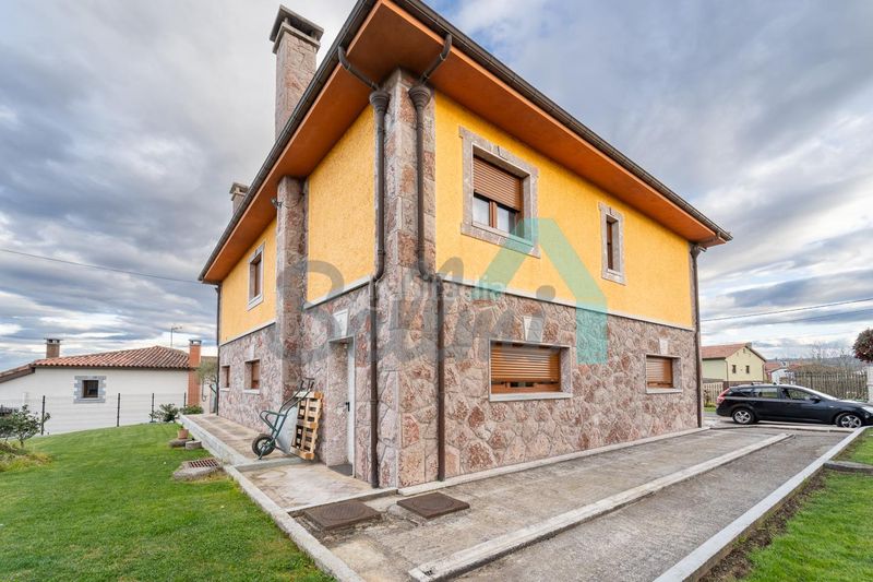 Foto 6e26ca58-77f5-4793-a140-252635925c19. Casa amb calefacció aparcament a Viella-Granda-Meres Siero