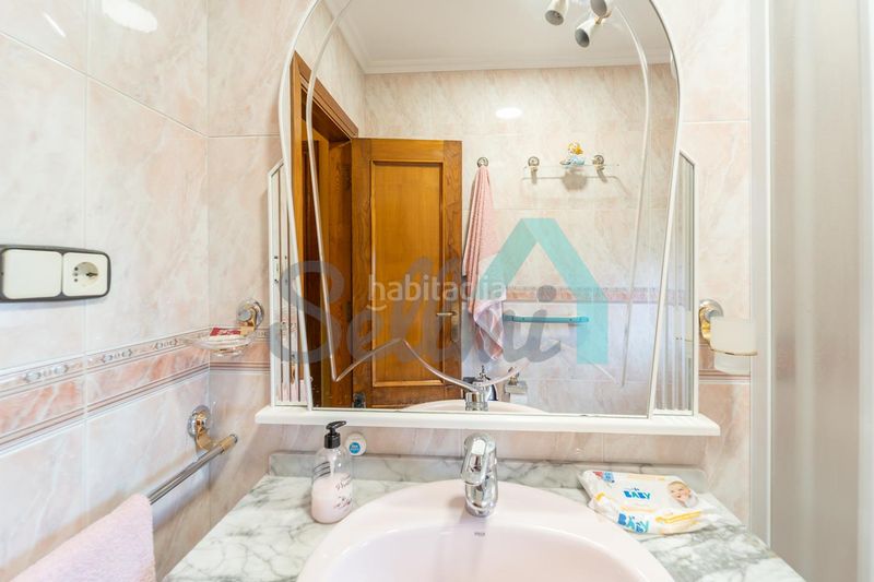 Foto 84f58001-c749-46e7-af04-f81d51d548c3. Casa amb calefacció aparcament a Viella-Granda-Meres Siero