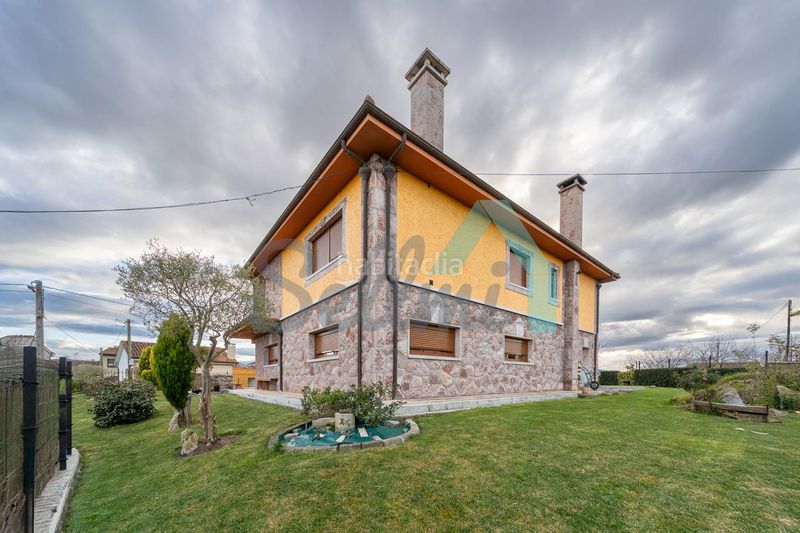 Foto b6cda2c8-e297-471e-94f7-136fb6e977b9. Casa amb calefacció aparcament a Viella-Granda-Meres Siero
