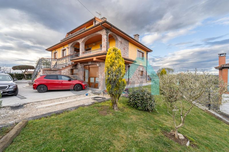 Foto c0a6ea13-9769-4b6a-9f7c-b4f7bcc6a608. Casa amb calefacció aparcament a Viella-Granda-Meres Siero