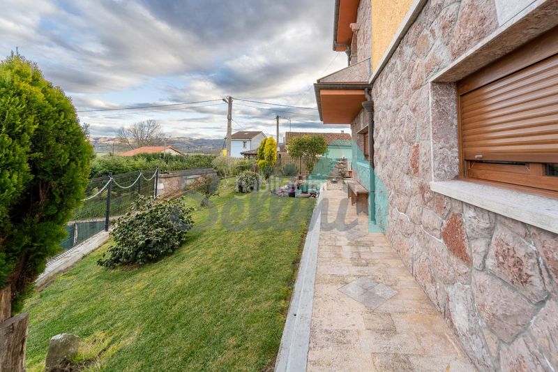 Foto c91462eb-cd16-4fa6-984f-f82b06cefa4a. Casa amb calefacció aparcament a Viella-Granda-Meres Siero