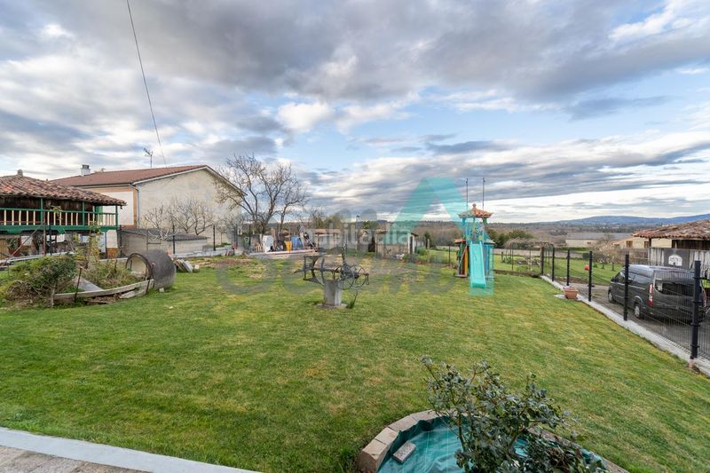 Foto d8c3b6e3-d331-4307-8478-8fdd159f01a2. Casa amb calefacció aparcament a Viella-Granda-Meres Siero