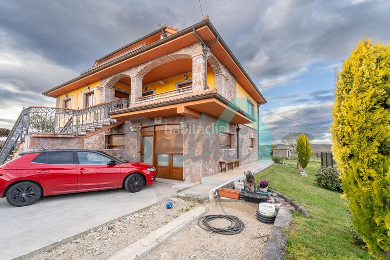 Foto fff77e0a-10d5-47a4-a048-1afb2e3f33c7. Casa amb calefacció aparcament a Viella-Granda-Meres Siero