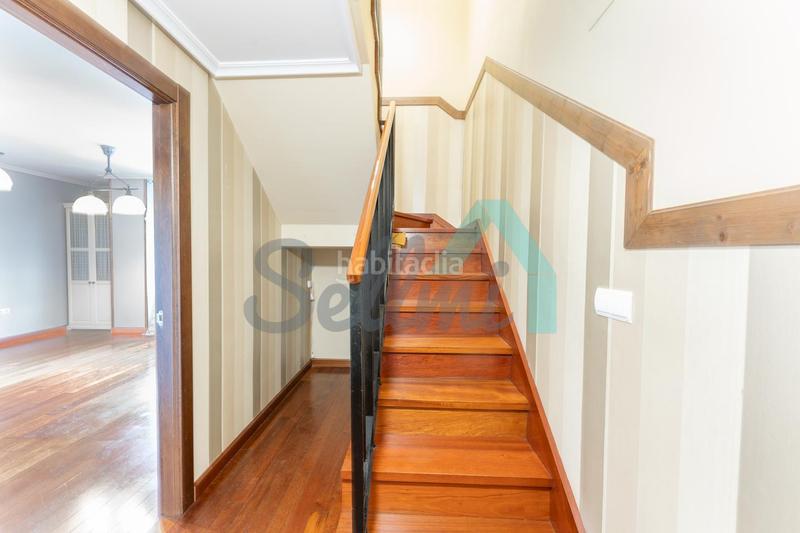 Foto e443308a-a905-4fb8-bc51-773a705c6104. Zweistöckige wohnung mit heizung parking in La Magdalena Avilés