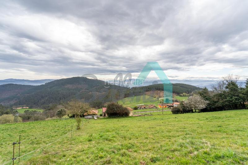 Foto c14c9821-90da-418b-9f87-2e84ee31b8ec. Terreny residencial a Pravia